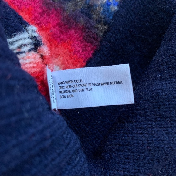 Gap Navy Blue & Red Lambs Wool Fair Isle Cardigan Sweater - Picture 10 of 11